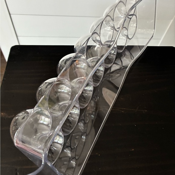 Clear Acrylic Egg Holder - Picture 3 of 3